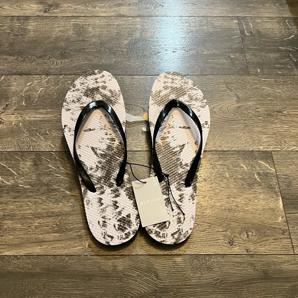 West Loop Flip Flops SZ LG 9-10 NEW